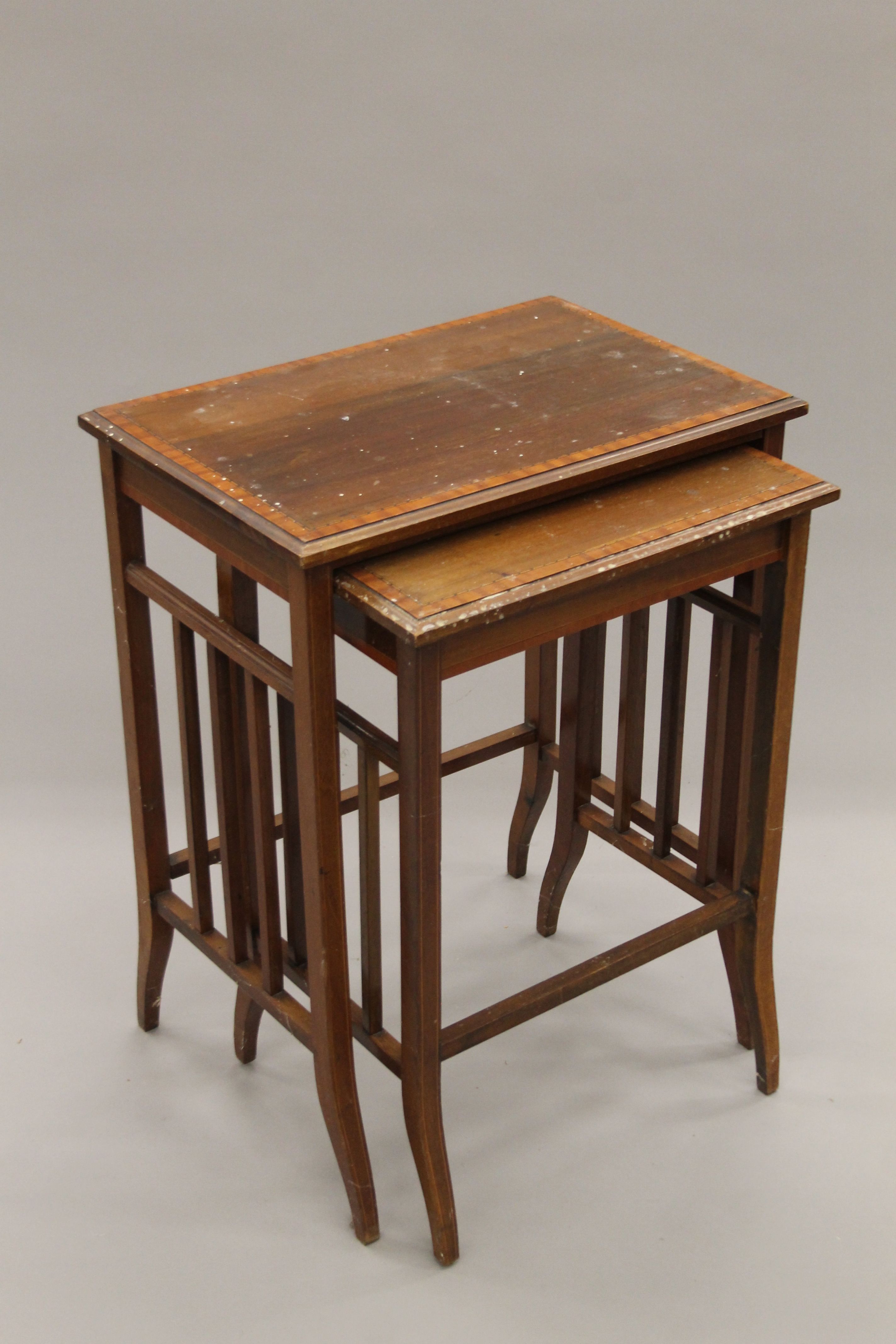 An Edwardian mahogany nest of two tables. 47.5 cm wide. - Image 2 of 4