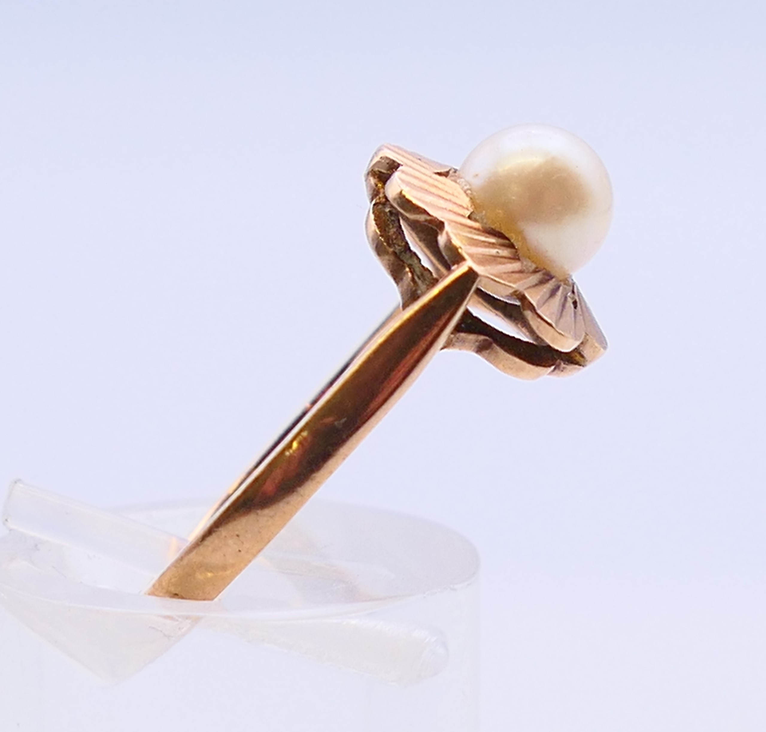 A 9 ct gold cultured pearl (6.2mm) single stone ring. Ring size M. - Image 4 of 7