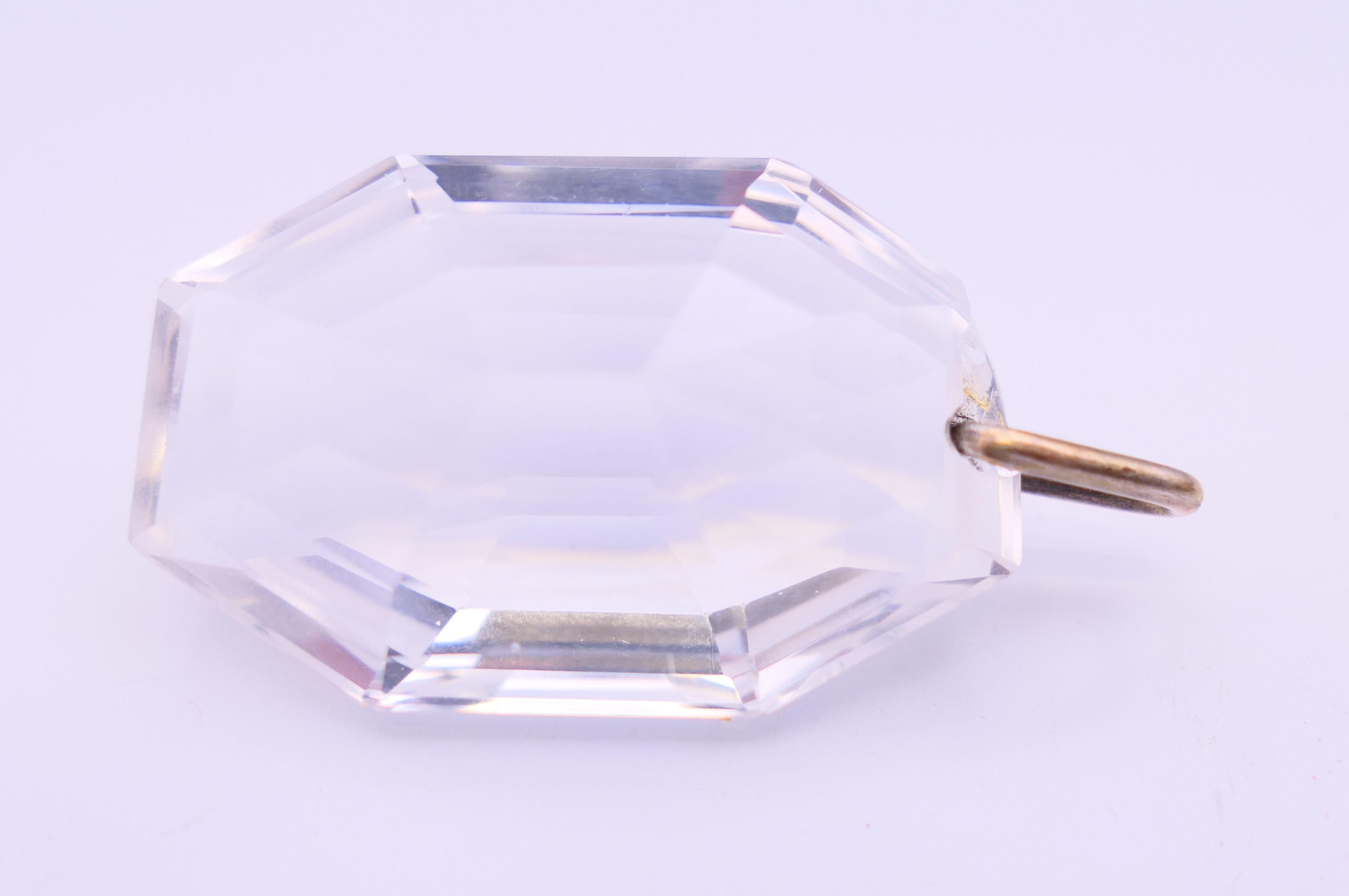 A crystal pendant drop in an enamel box. Pendant drop 4 cm high. - Image 3 of 6
