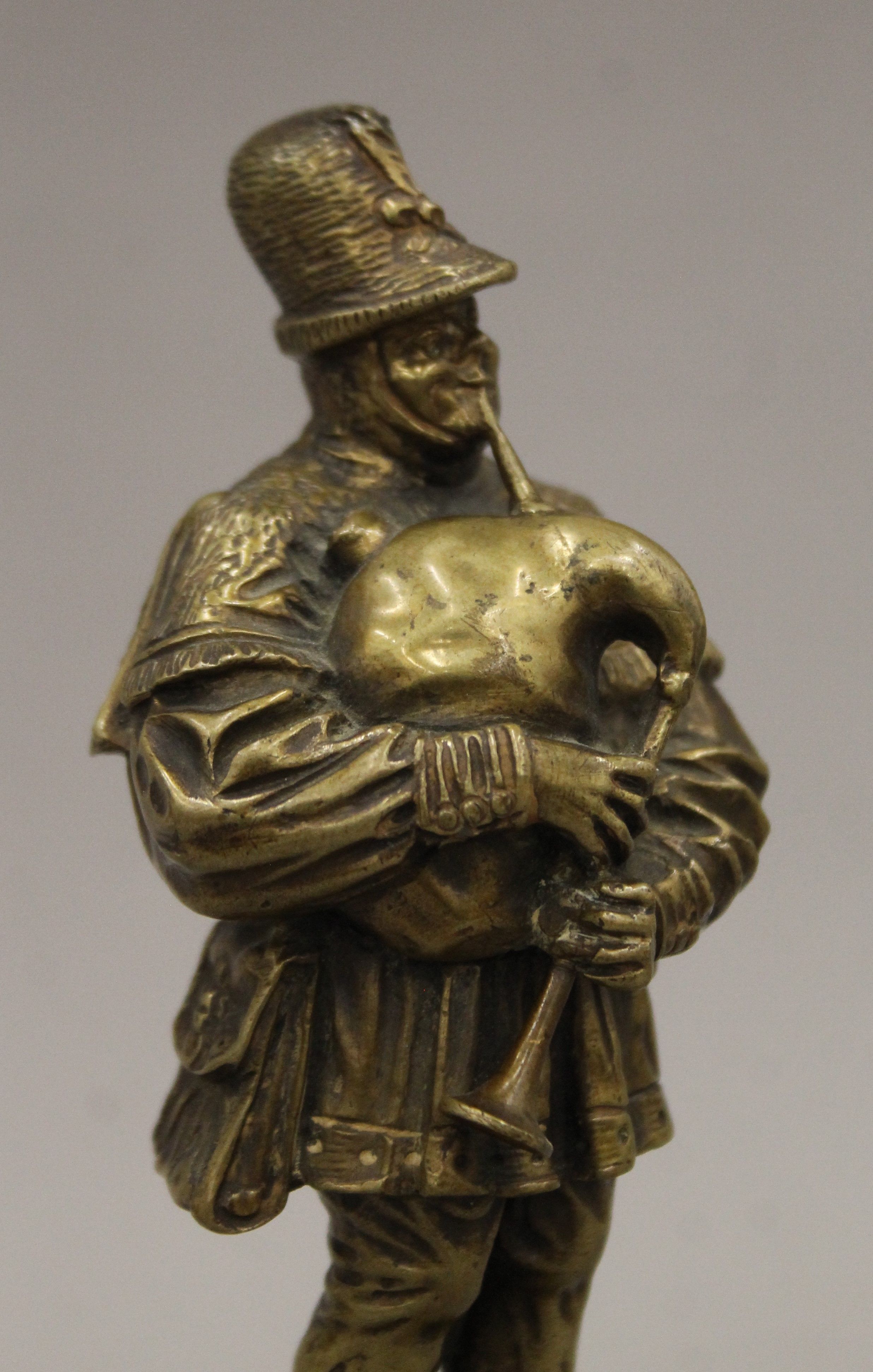 A 19th century gilt bronze figure of a bagpiper on a marble base. 21.5 cm high overall. - Image 4 of 6