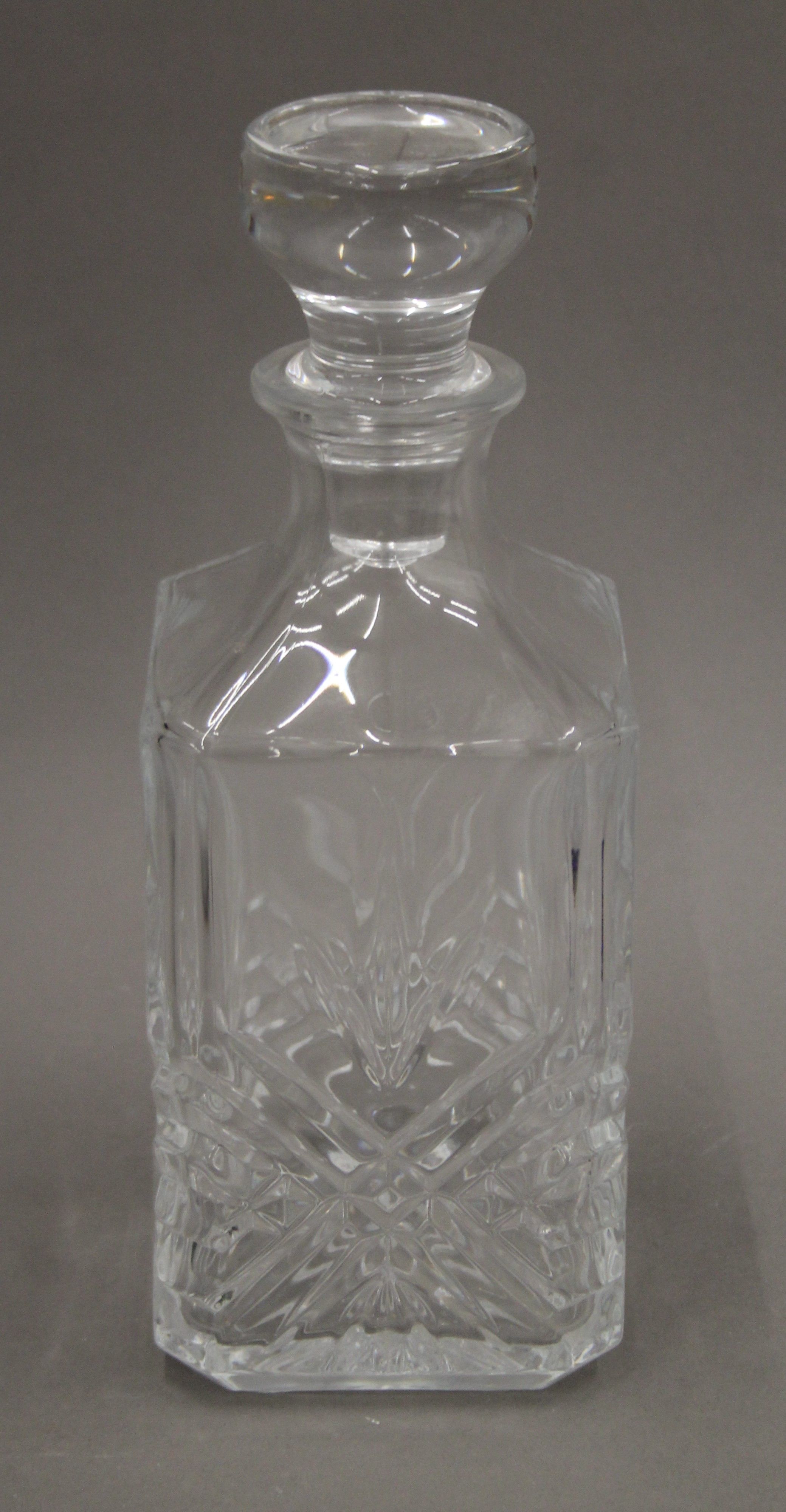 A green bottle, a whiskey decanter, six glasses and a silver-clad glass vase. The latter 16 cm high. - Image 9 of 9