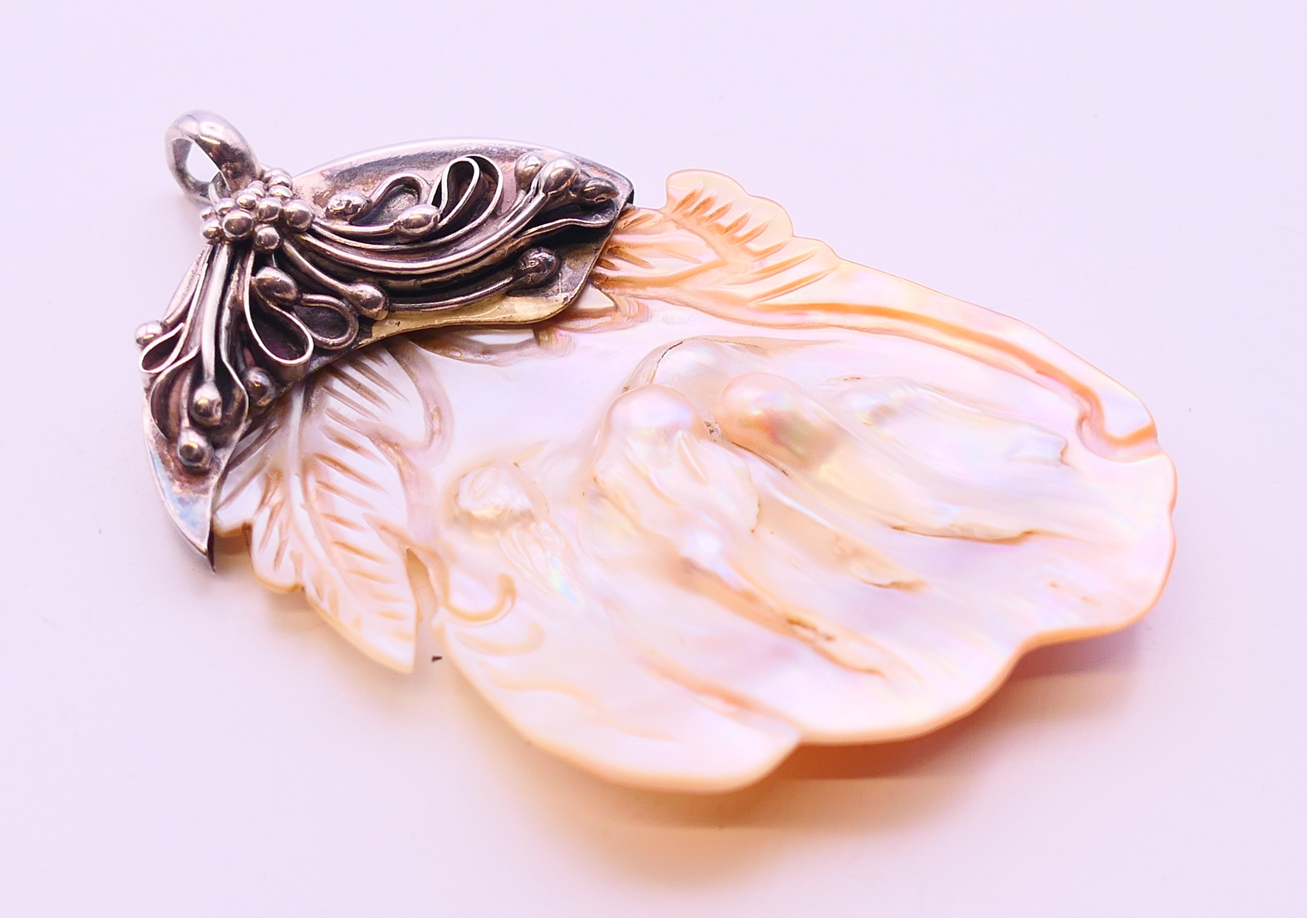 A silver mounted mother-of-pearl pendant. 7 cm high. - Image 2 of 5