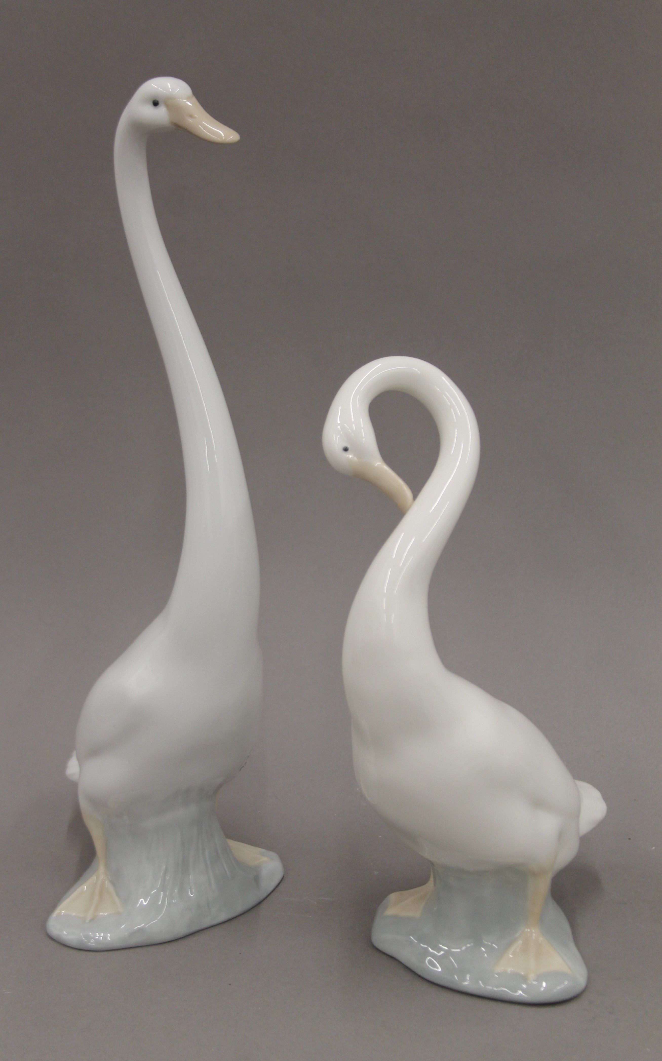 A collection of Lladro and NAO porcelain swans. The largest 34 cm high. - Bild 2 aus 12