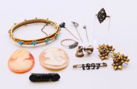 A small quantity of various jewellery to include a turquoise inset bangle,