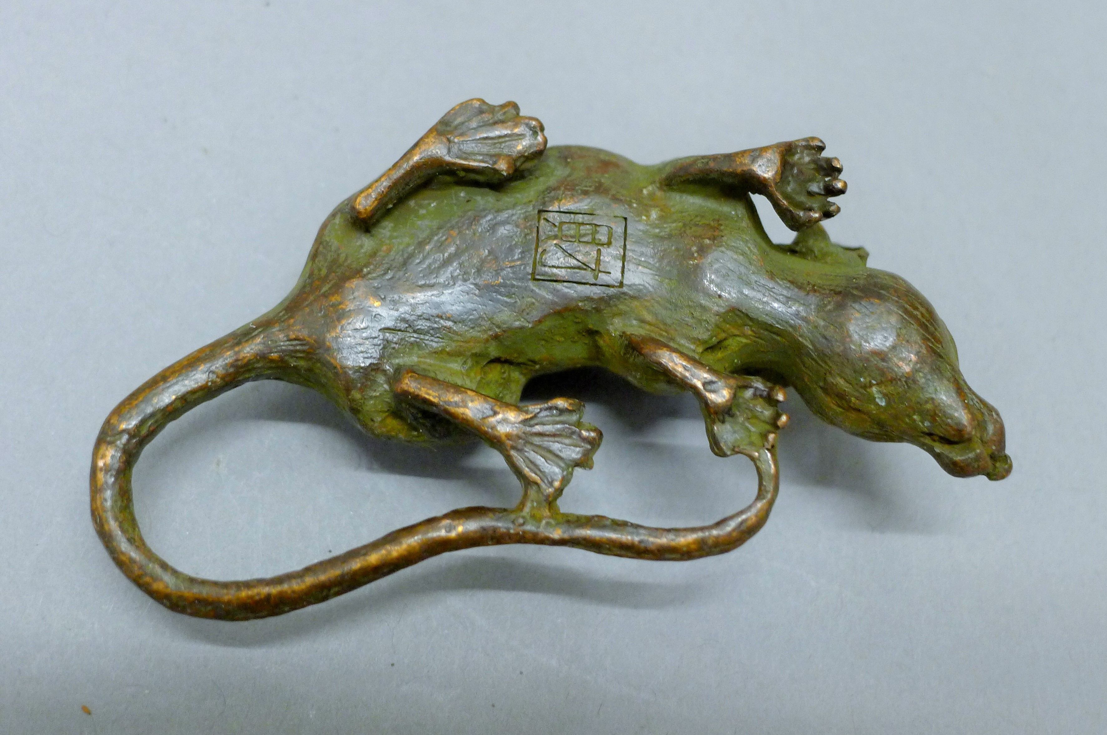A bronze model of a rat. 805 cm long. - Image 3 of 3