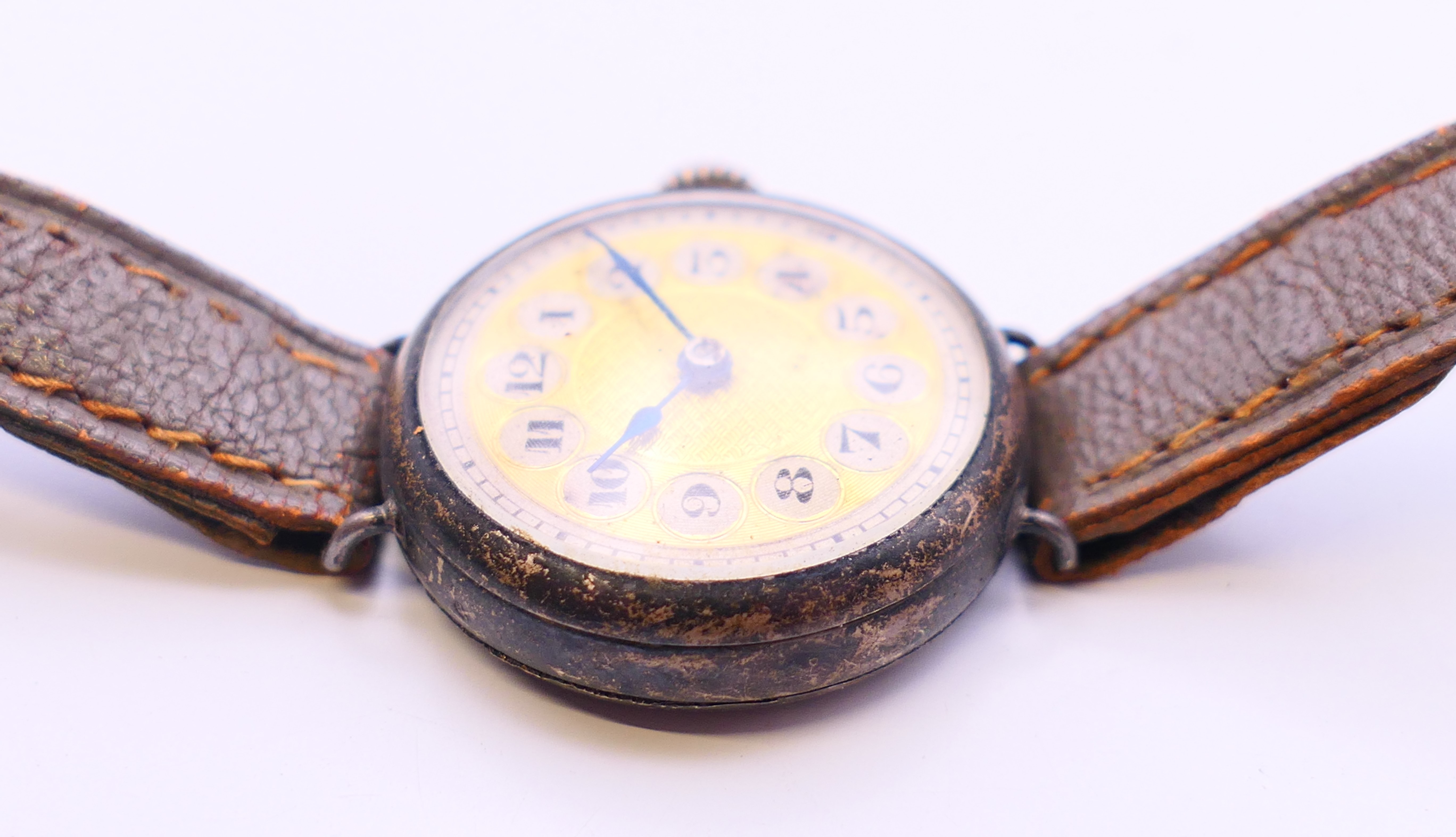 Two vintage wristwatches. The largest 3.5 cm diameter. - Image 5 of 11