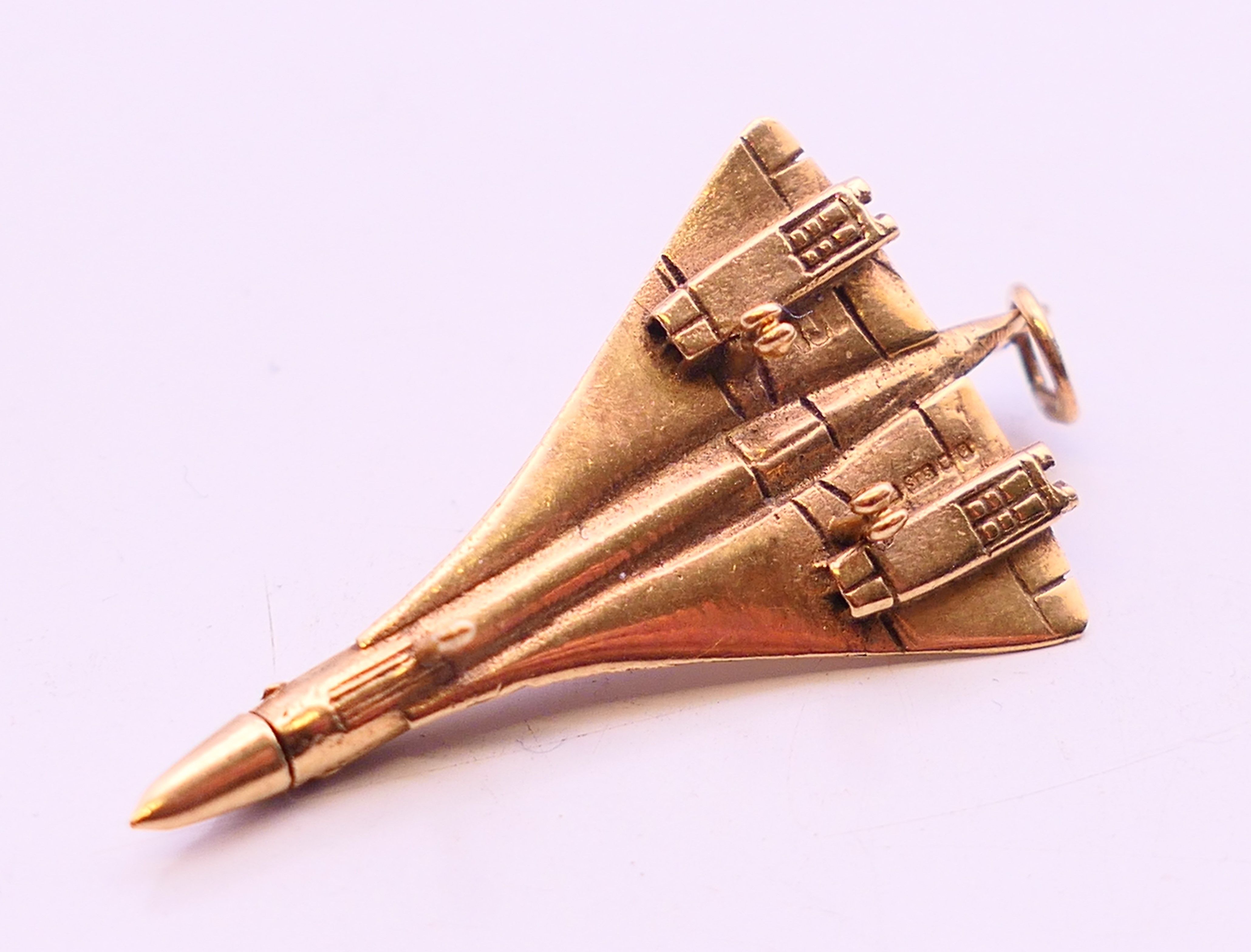 A rare 9 ct gold Concorde pendant. 4.9 grammes. 4 cm long. - Image 4 of 4