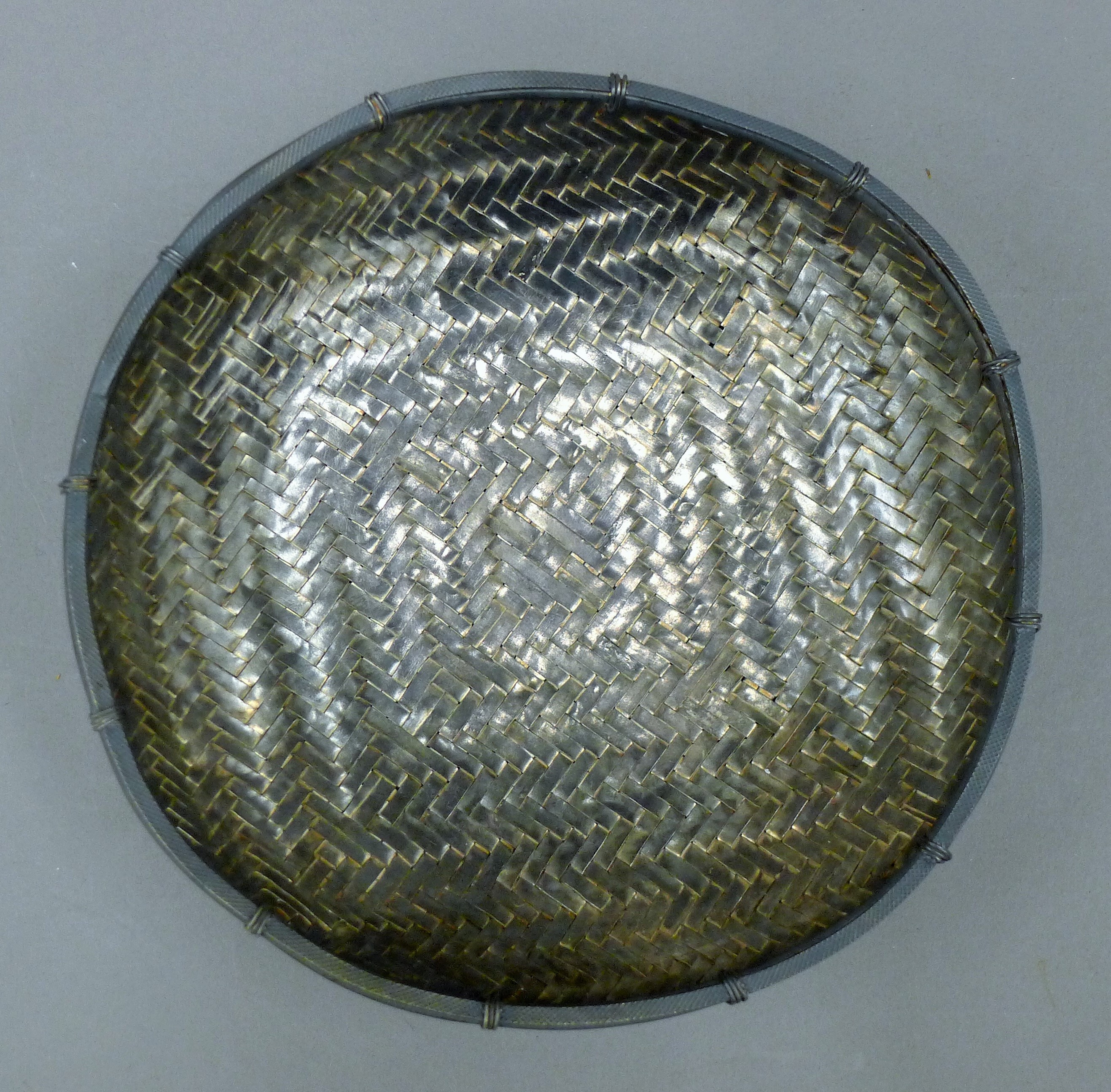 A Japanese interlaced unmarked white metal bowl. 16 cm diameter. 208.7 grammes. - Image 3 of 4