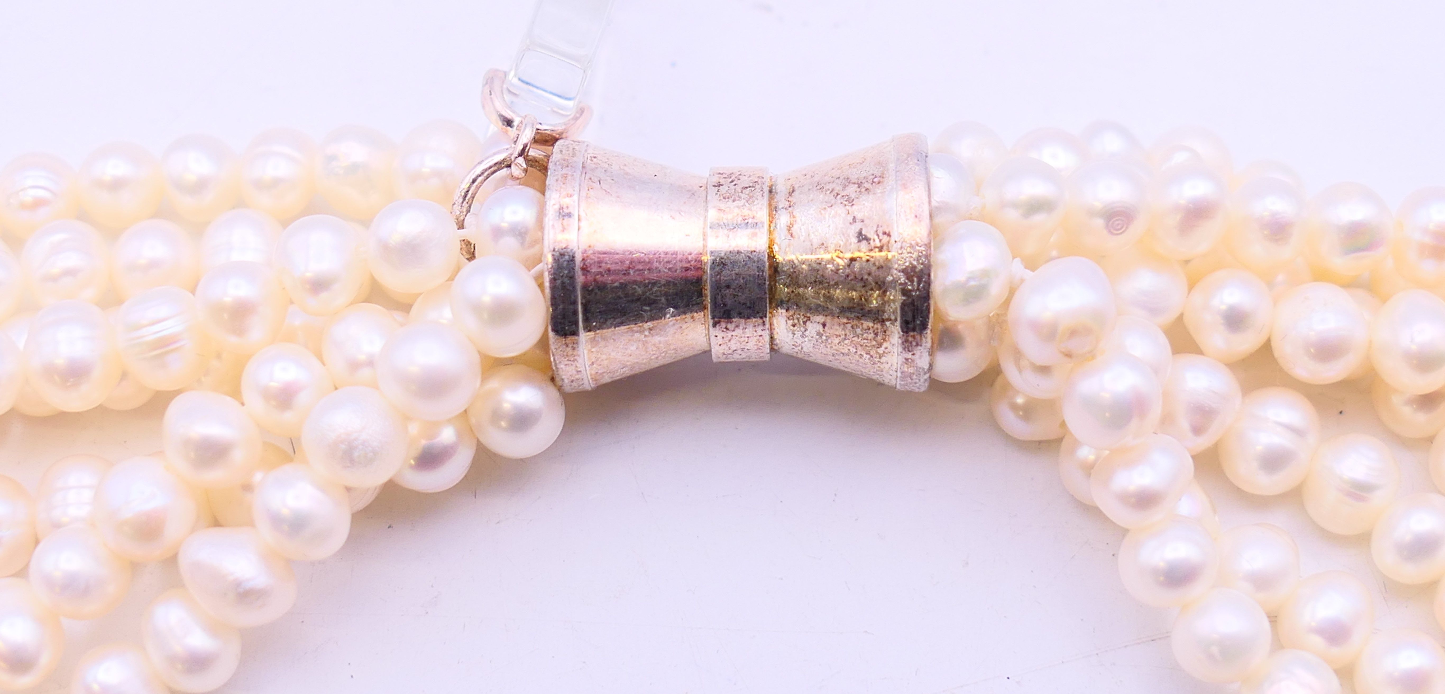 An Aska six-string pearl necklace. Approximately 46 cm long. - Image 3 of 3