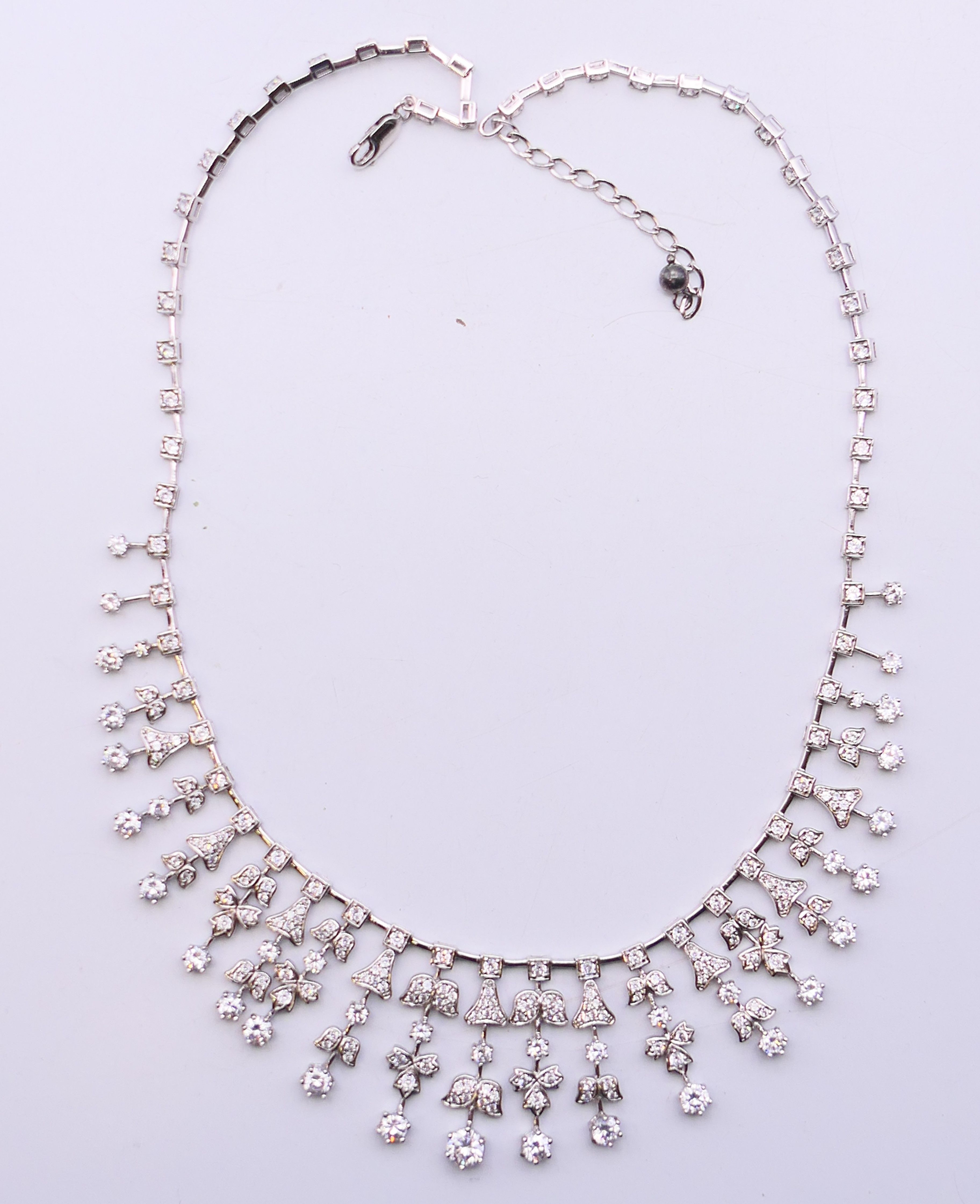 An impressive white stone and silver necklace. 50 cm long. - Image 2 of 6