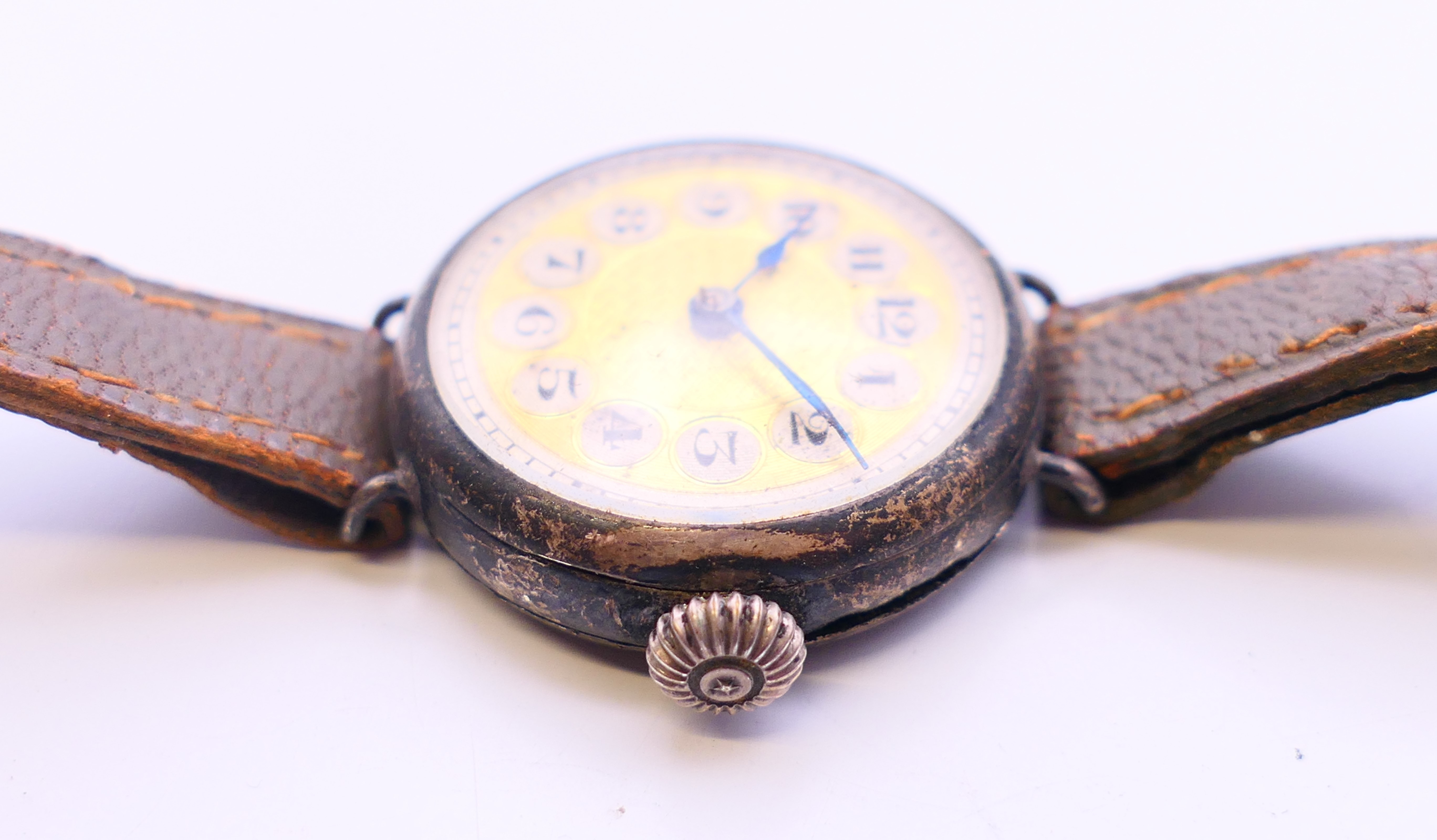 Two vintage wristwatches. The largest 3.5 cm diameter. - Image 4 of 11