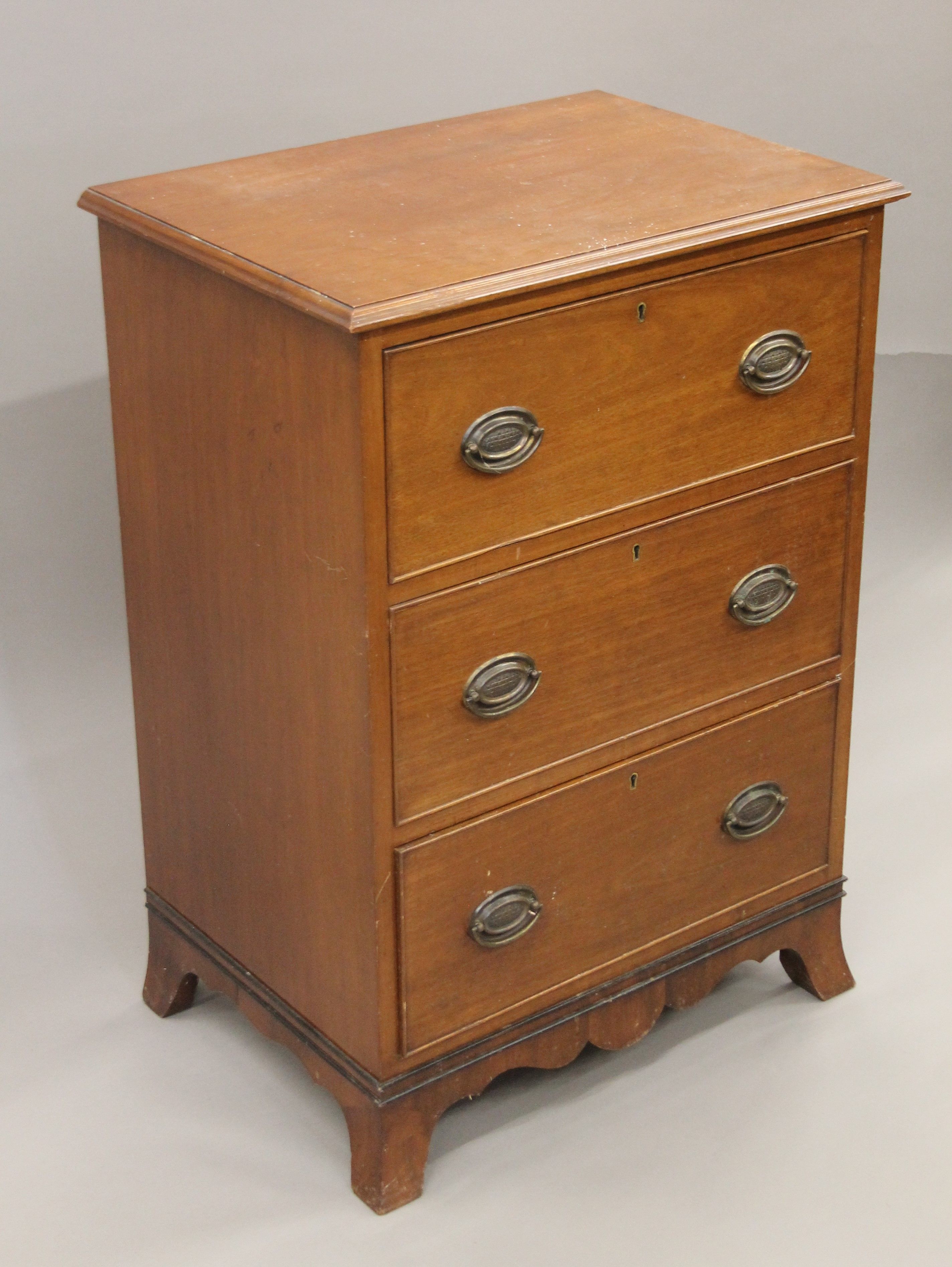 An early 20th century three drawer mahogany chest of drawers. 64.5 cm wide. - Image 3 of 7