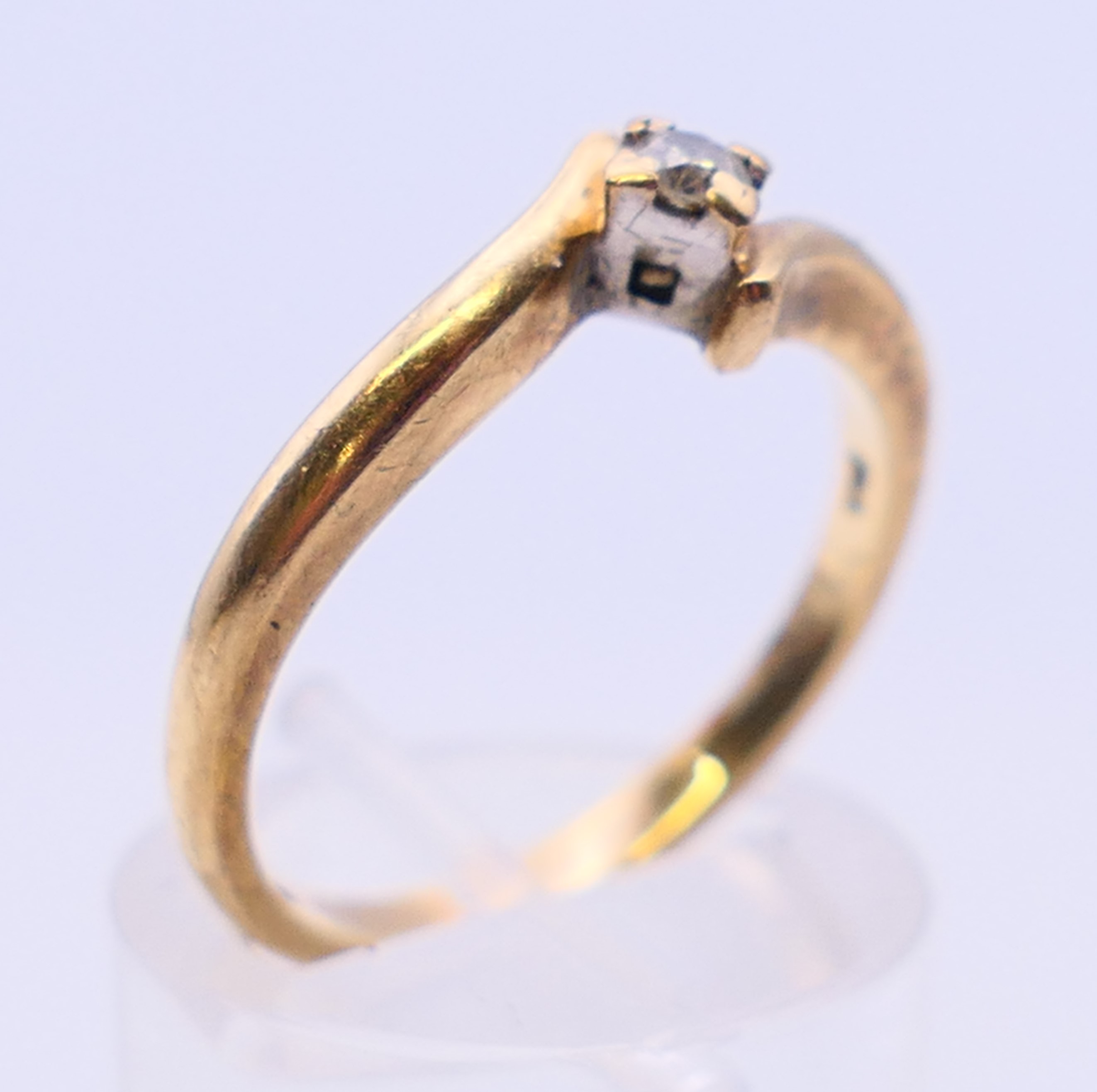 A 9 ct gold diamond ring. Ring size O/P. - Image 3 of 7