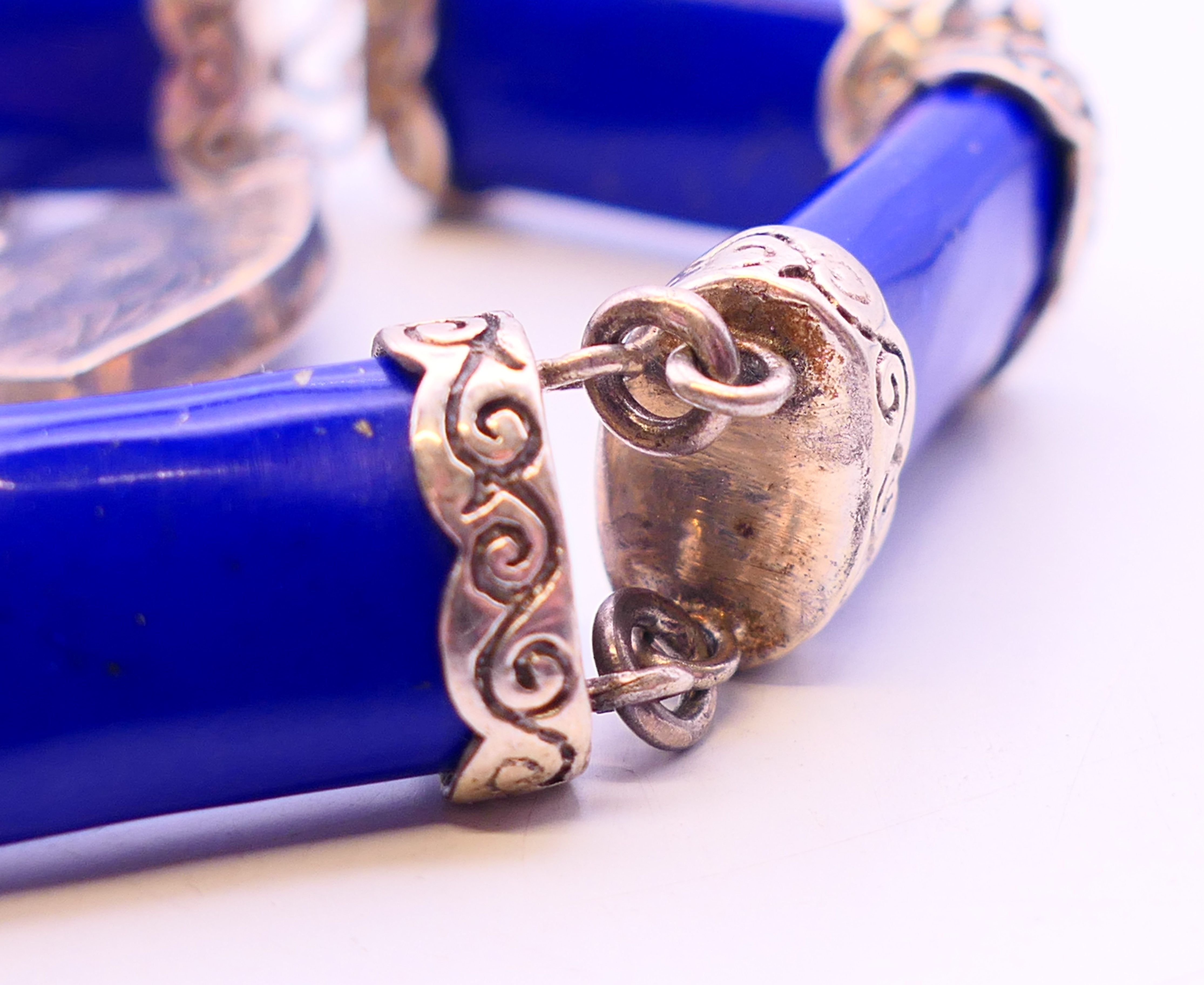 A silver lapis bracelet with padlock. 20 cm long. - Image 3 of 5