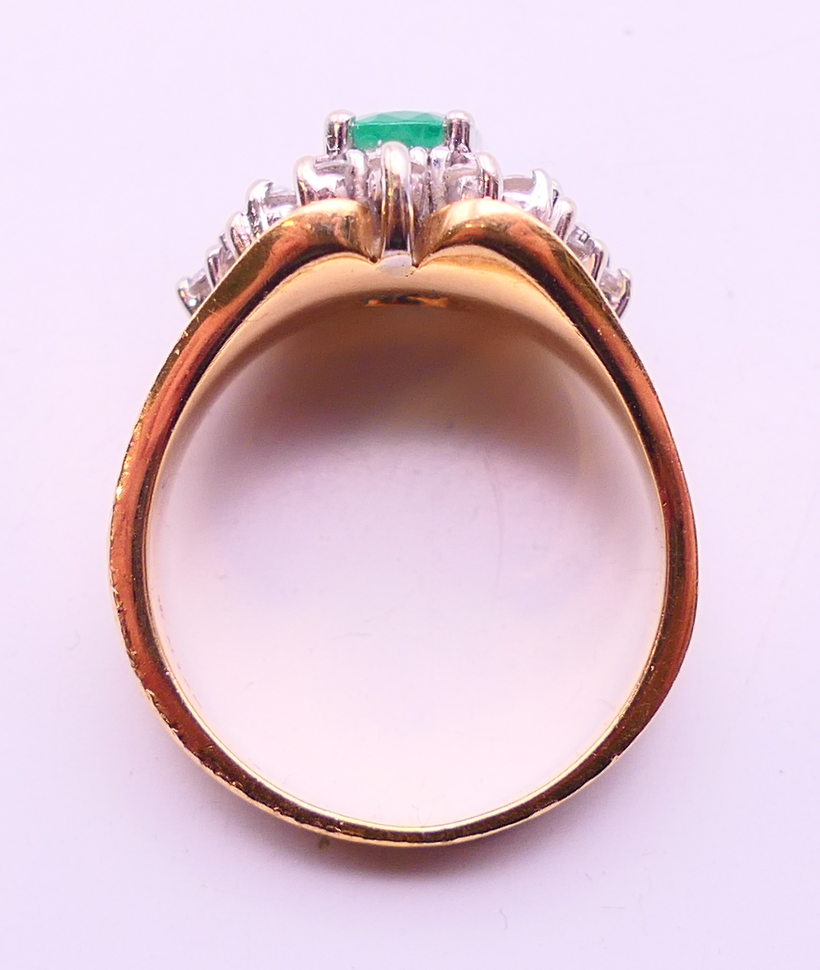 A 14 ct gold, emerald and diamond cluster ring, the oval emerald (7.1 x 5. - Bild 7 aus 7