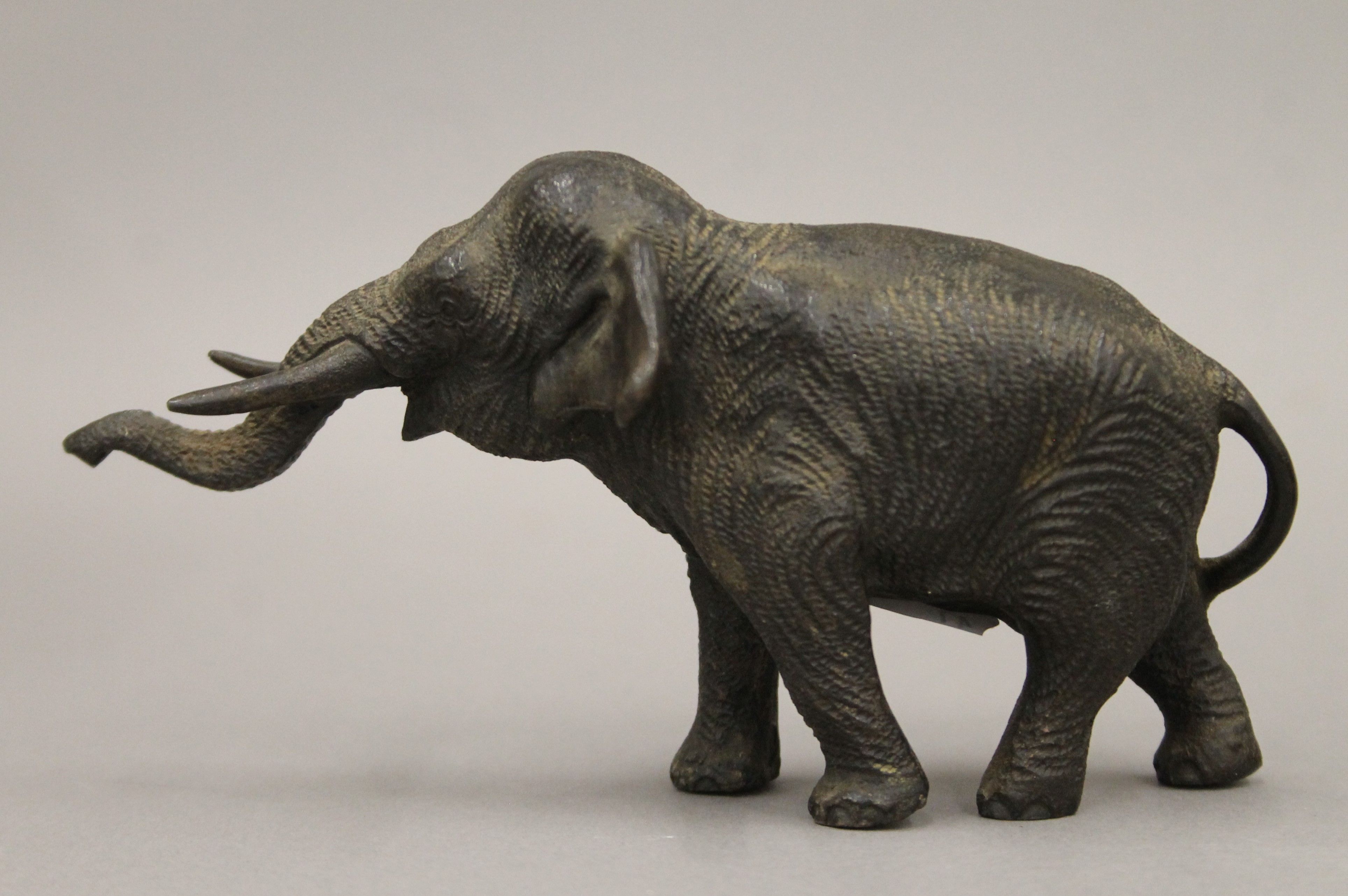 Two bronze elephants. The largest 15.5 cm long. - Image 4 of 9