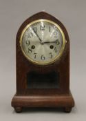 An early 20th century oak mantle clock. 31 cm high.