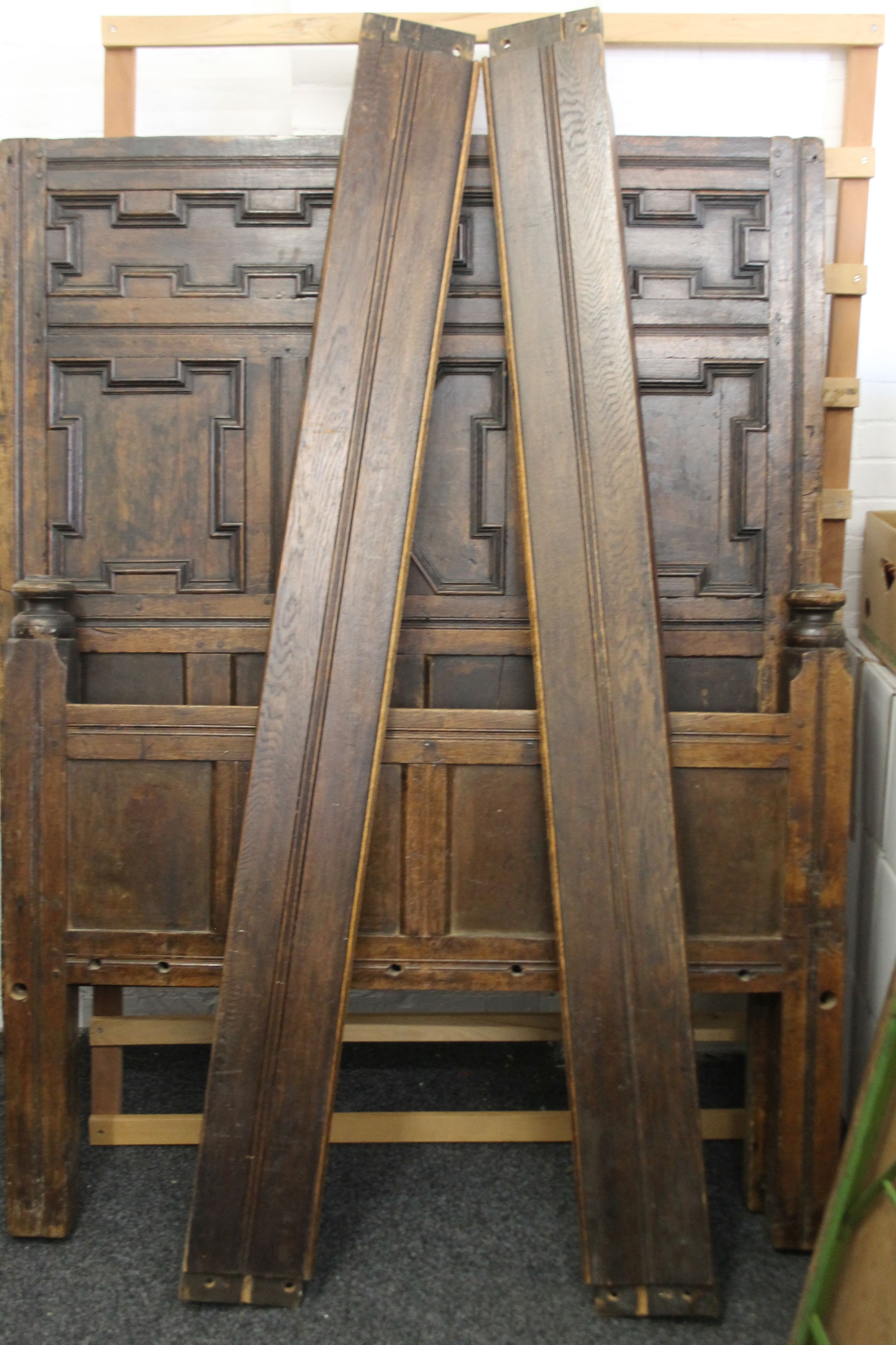 A 17th/18th century carved oak bed. 135 cm wide x 182 cm high. - Image 5 of 6