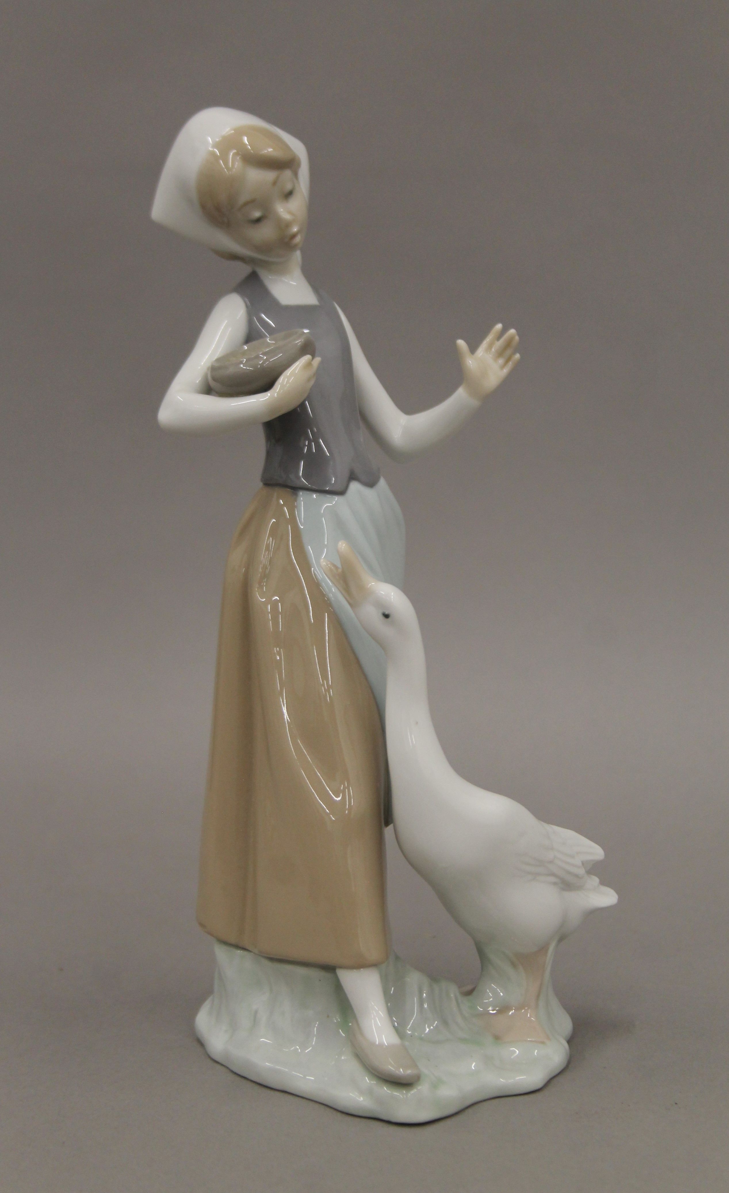 Four Lladro figurines and two Nao figurines. The largest 27.5 cm high. - Image 10 of 17