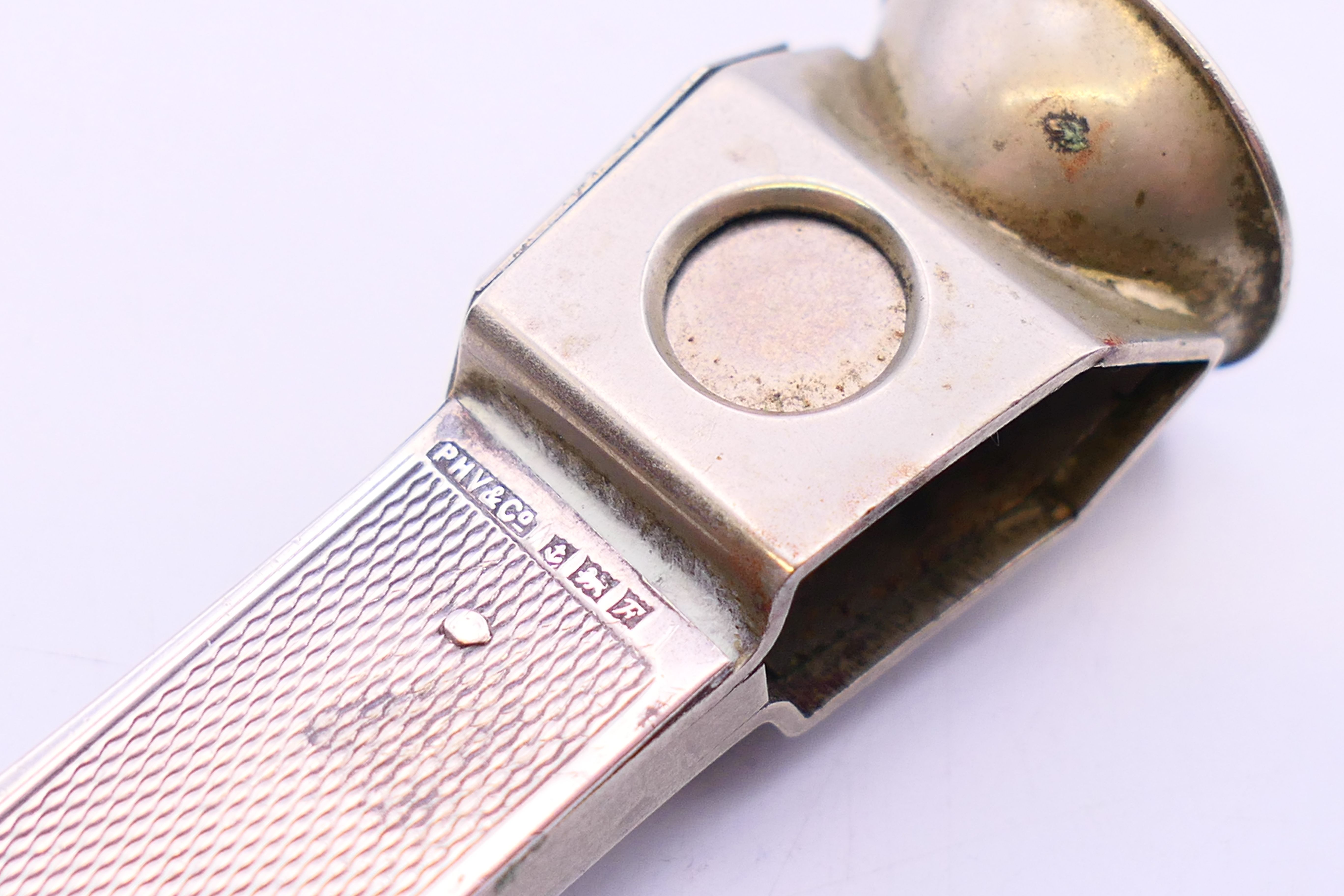 A silver cigar cutter. 7 cm high. - Image 4 of 6