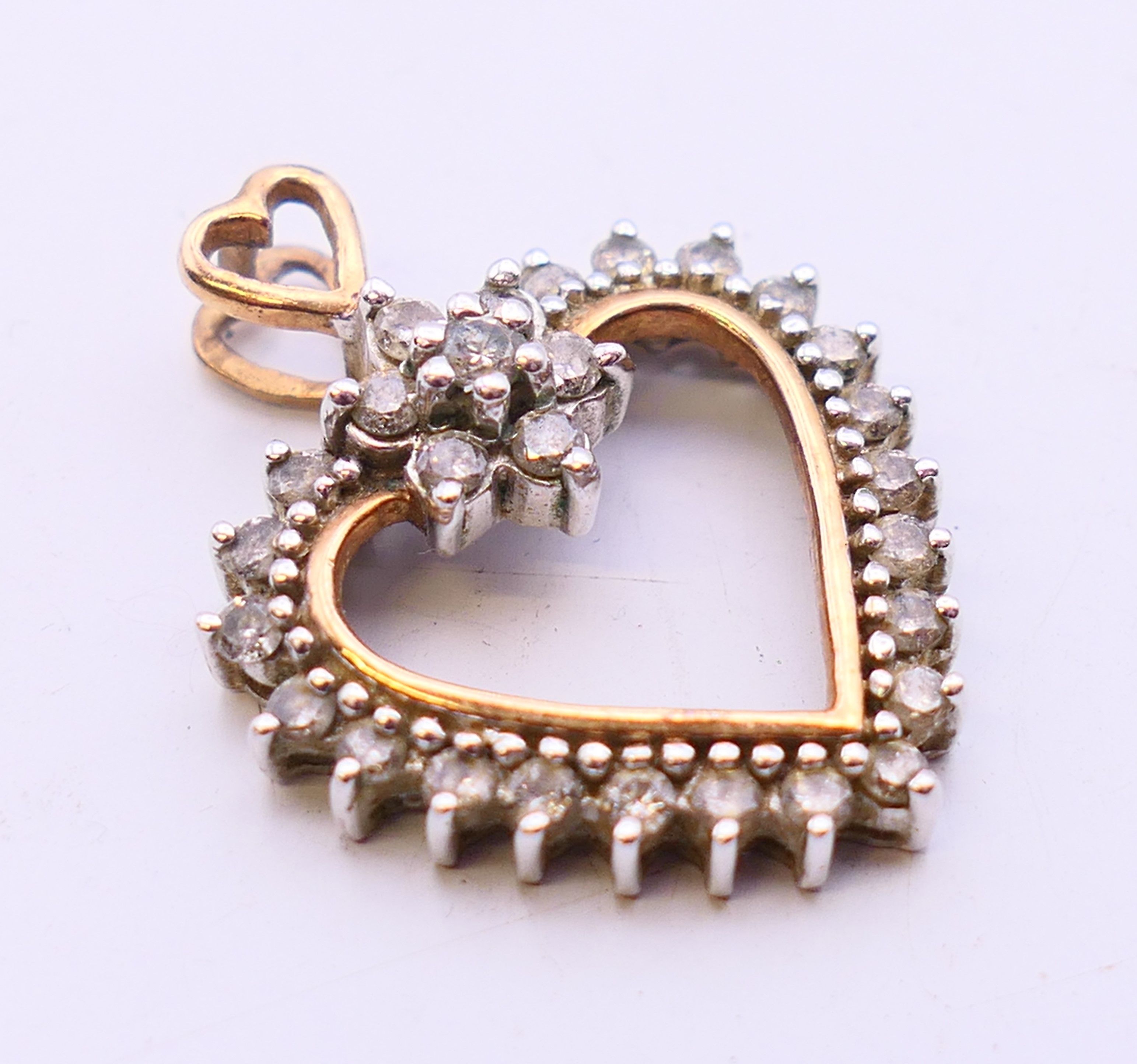 A 9 ct gold heart pendant. 3 cm high. - Image 2 of 5