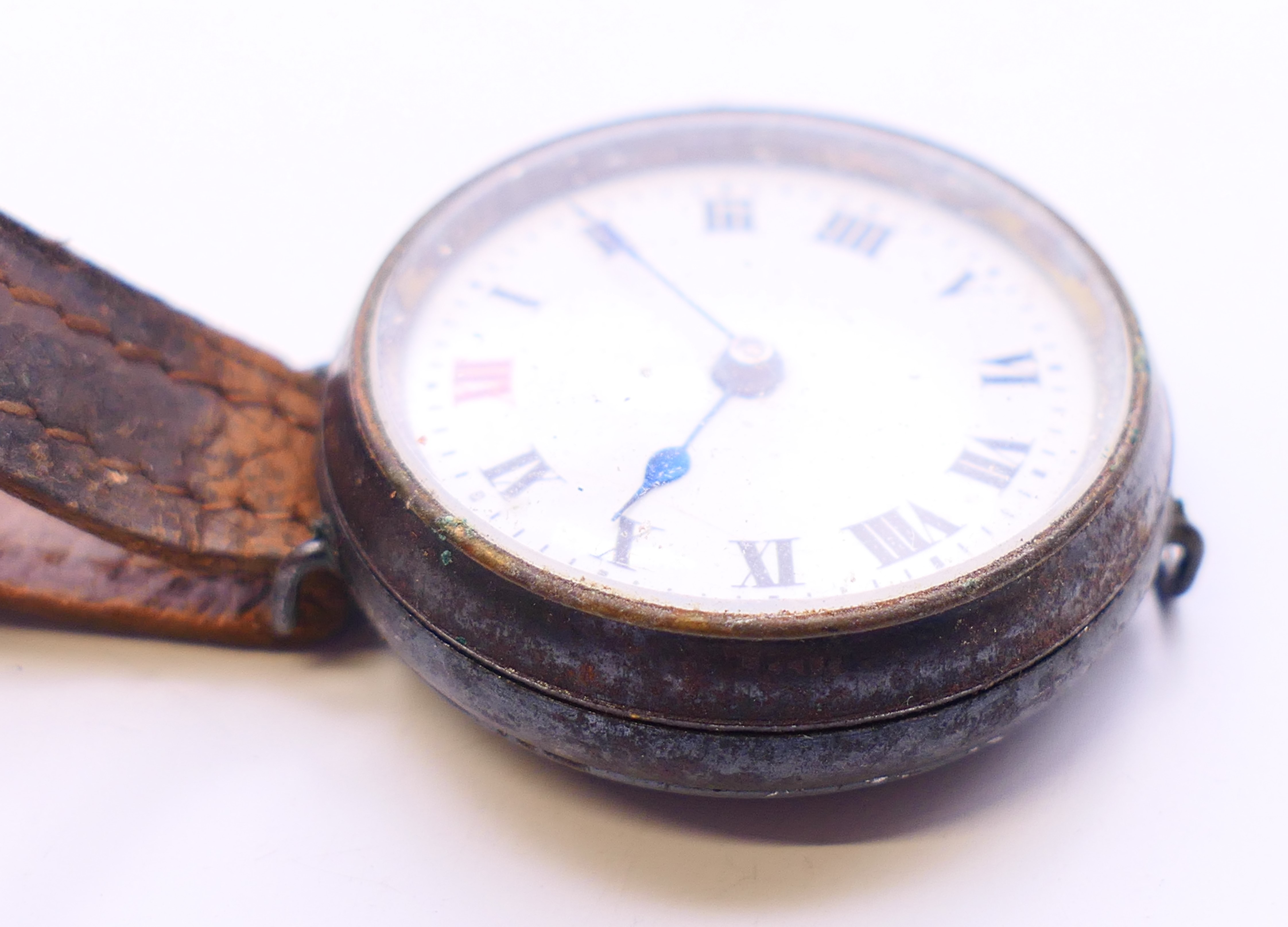 Two vintage wristwatches. The largest 3.5 cm diameter. - Image 10 of 11