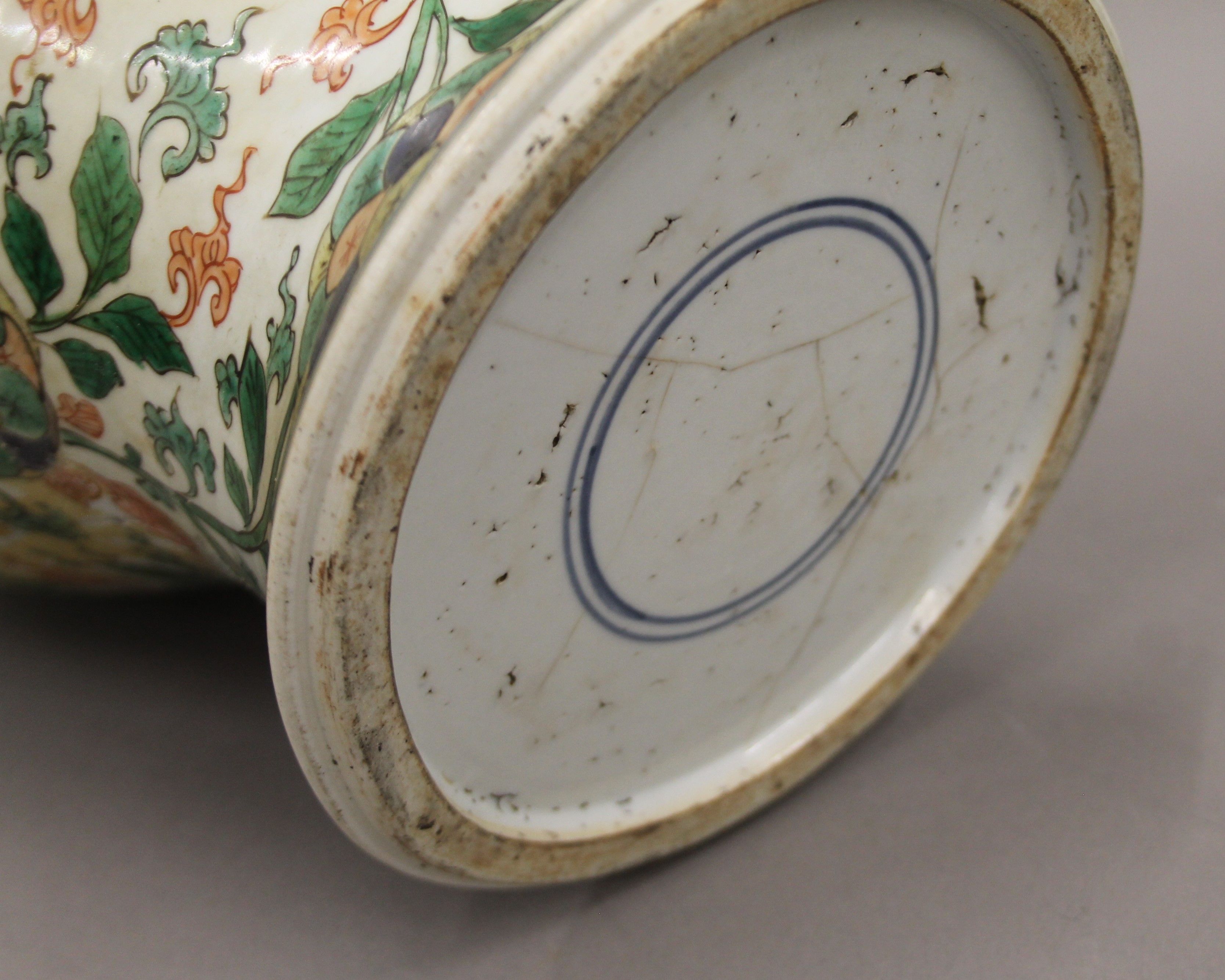 A 18th/19th century Chinese porcelain vase with pierced wooden lid and carved wooden stand. - Image 7 of 8
