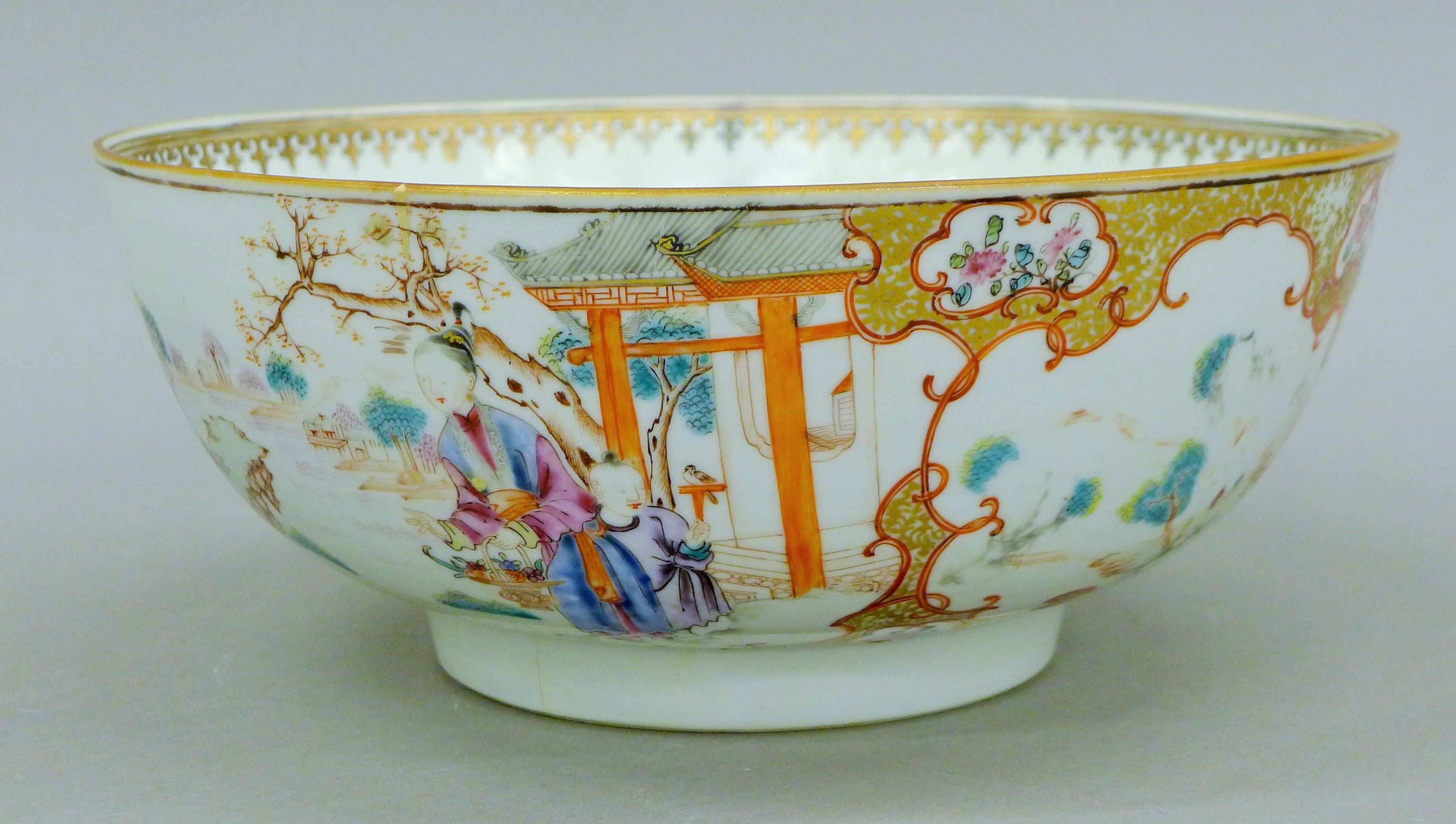 An 18th century Chinese porcelain bowl decorated in a traditional palette. 26 cm diameter. - Image 2 of 6
