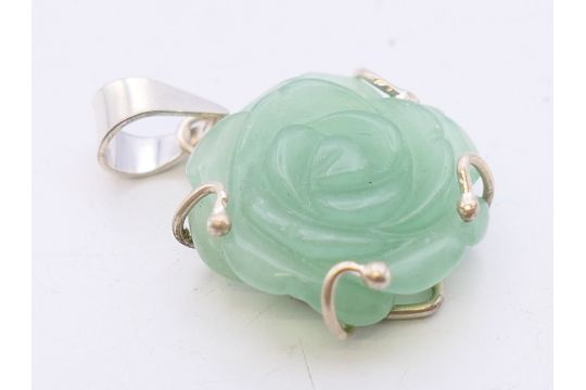 A pair of silver and jade earrings with a matching pendant. The latter 3 cm high. - Image 6 of 8