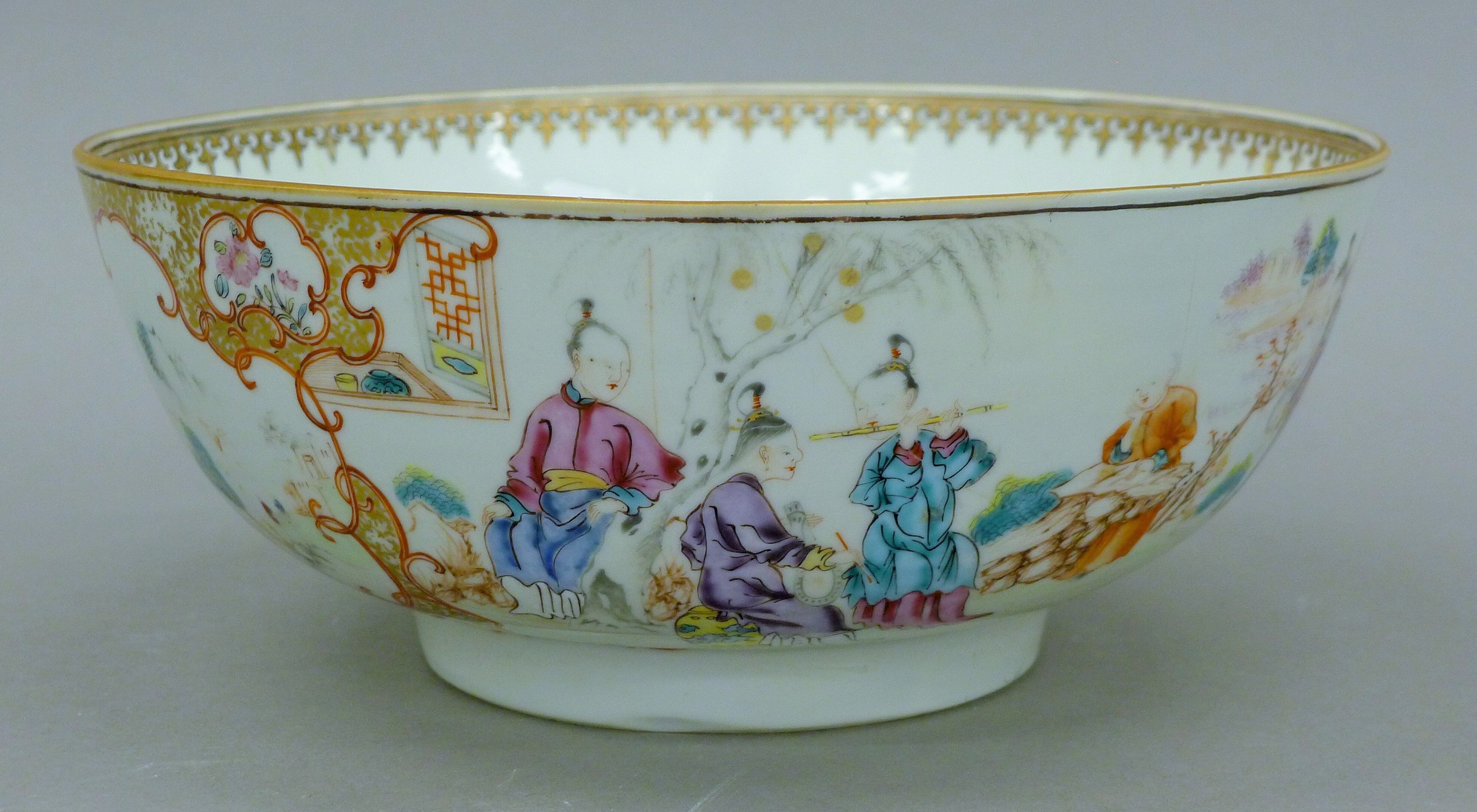 An 18th century Chinese porcelain bowl decorated in a traditional palette. 26 cm diameter. - Image 3 of 6