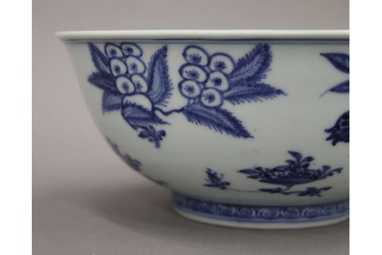 A small quantity of Chinese porcelain. The largest bowl 19.5 cm diameter. - Image 6 of 16