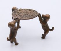 A three-dog bronze censer. 4 cm high.