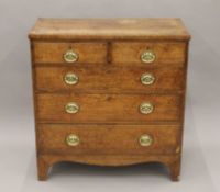 A George III crossbanded oak chest of drawers. 91.5 cm wide.