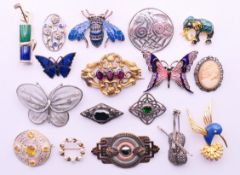 A quantity of various brooches, including a 9 ct gold and pearl circular brooch. The latter 2.