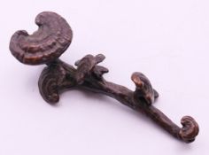 A bronze ruyi sceptre. 9.5 cm long.