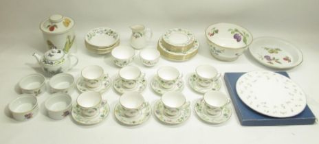 Royal Worcester 'Arcadia' part tea set incl. cups, saucers, side plates, etc., 'Worcester Herbs' tea