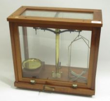 Philip Harris, Birmingham - C20th brass and mahogany cased chemical balance W39.5cm D20.5cm H37.5cm