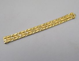 18ct yellow gold multi plait chain bracelet with box closure, stamped 750, L19cm, 46.9g