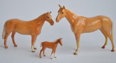 Two Beswick Huntsman's Palomino and Palomino foal ceramic horse figurines, smaller Huntsman's with