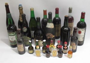 Mixed collection of wines, beer, spirit miniatures, etc. (25)