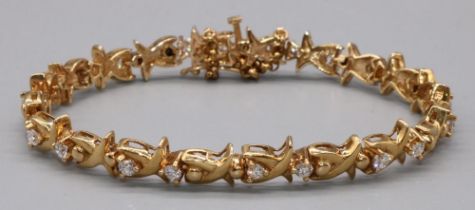 18ct yellow gold diamond cross link bracelet, set with twenty brilliant cut diamonds, box link