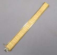 18ct yellow gold articulated bracelet with box closure, stamped 750, L19.5cm, 60.2g