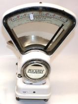 Set of Avery 2lbs weighing scales