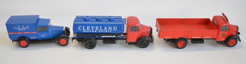 Three well built plastic 1/24 scale model vehicle kits to include 2 classic Bedford trucks and an