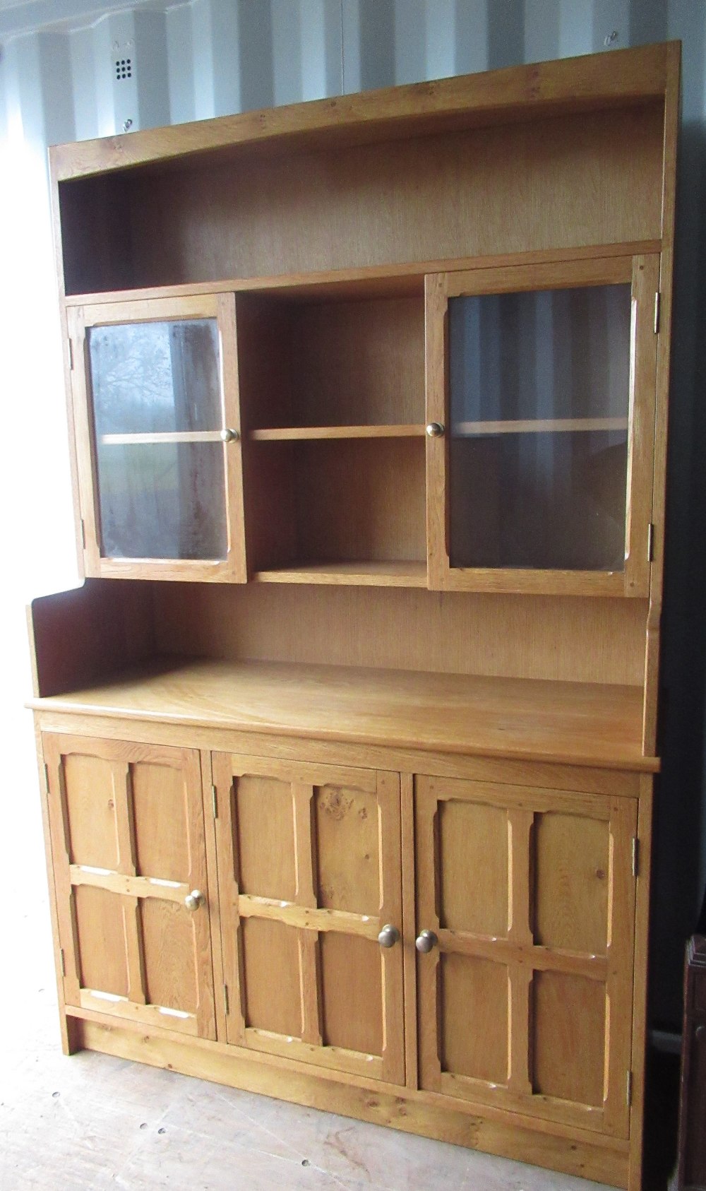 Yorkshire oak style light oak dresser, raised three shelf back with two glazed doors, the base - Image 4 of 4