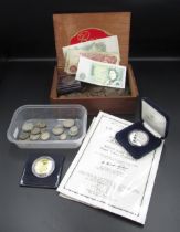 Collection of assorted GB c20th coins and banknotes, with 13 pre-1947 GB silver content coins (gross