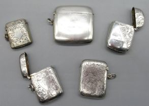 Hallmarked Sterling silver vesta without decoration, by William Aitken, Chester, 1902, and four