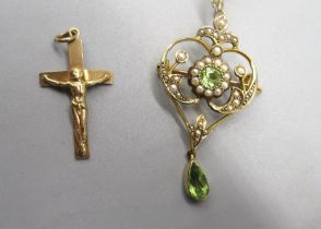 9ct yellow gold Edwardian drop pendant set with peridot and seed pearls, stamped 9ct, on 9ct