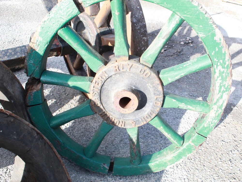 'H.H.Lull Gds. Pellon Halifax 2-12' 2 wheel bale cart, set of coopered wheels on axle with frame - Image 3 of 4