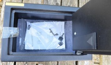 Small Smith & Locke digital safe with keys and instructions, W31xD20xH20cm